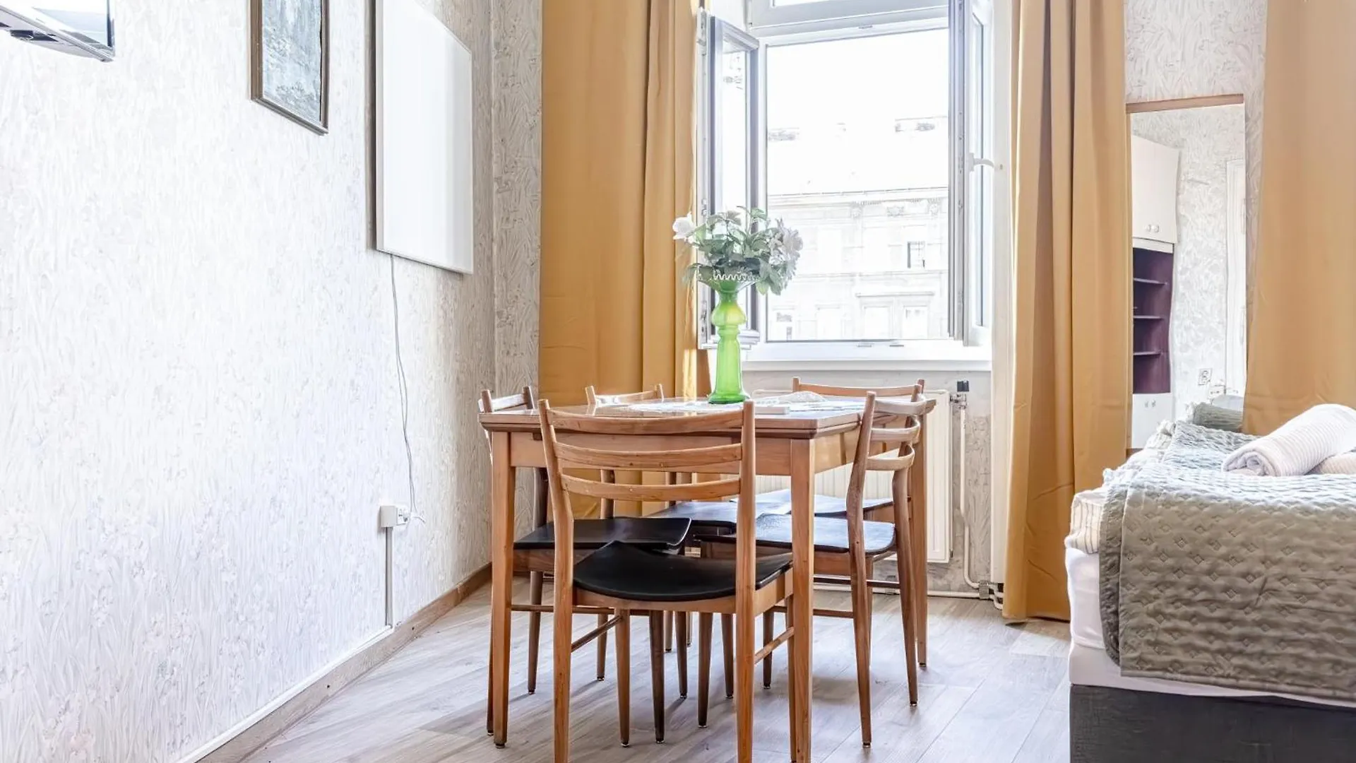 شقة Vintage 1Br With Shared Garden - U6 Metro & Danube فيينا 0*,  النمسا
